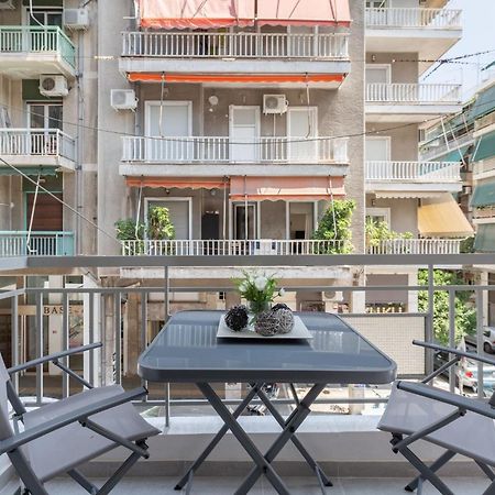 Explore History From A Chic Central Apartment Афины Экстерьер фото