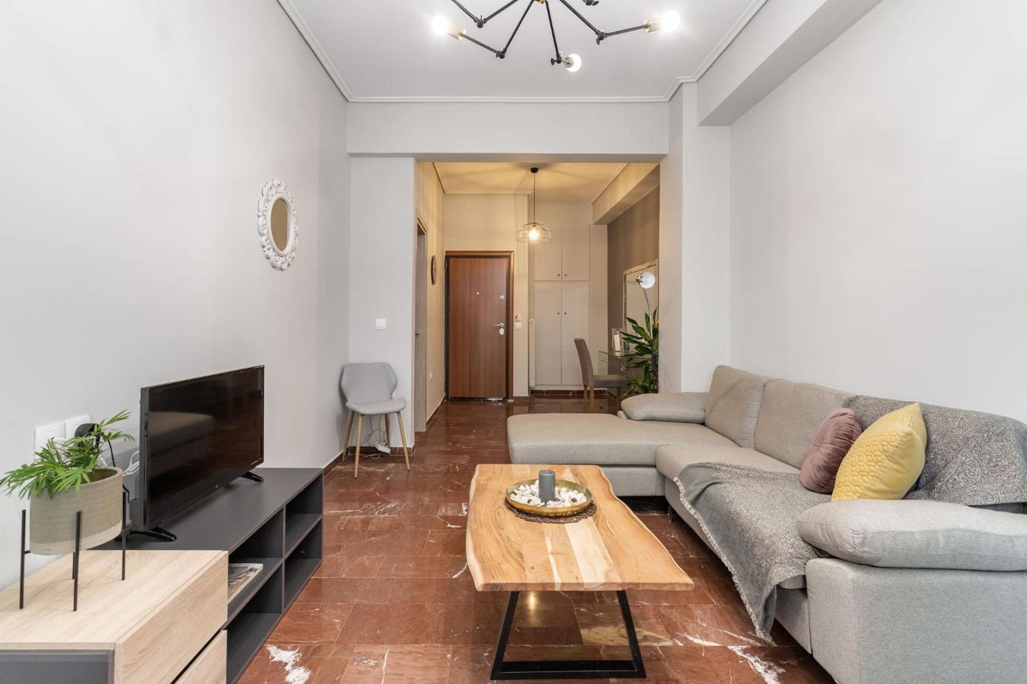 Explore History From A Chic Central Apartment Афины Экстерьер фото